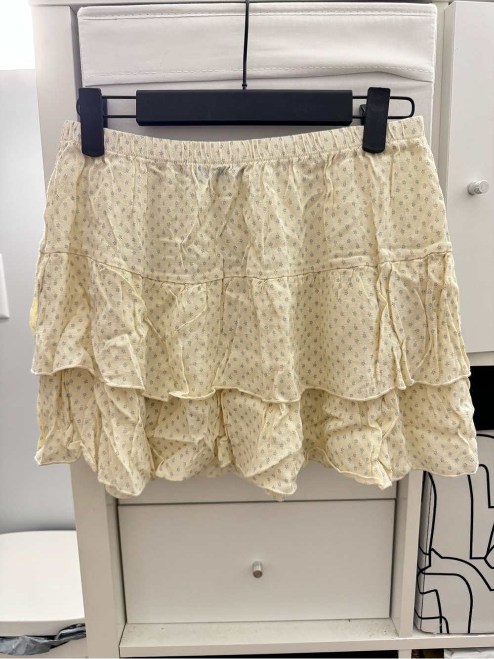 Brandy Melville Women’s Cream Ruffled Mini Skirt